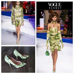 MOSCHINO - $Dollars 💸 Shoes